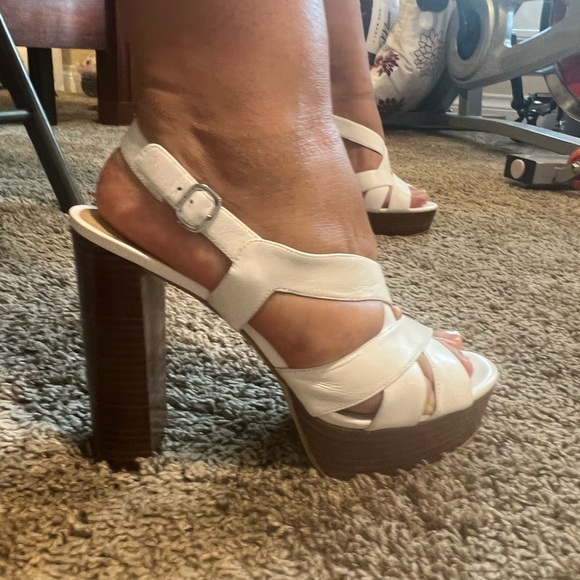 Michael Kors white heels and perfect condition - Picture 7 of 11